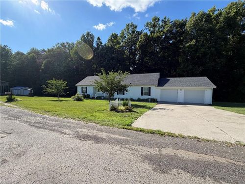 3826 Running Deer Rd, Jonesville, NC, 28642-9190 | Card Image
