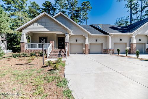 91 Lamplighter Village Dr, Pinehurst, NC, 28374-6899 | Card Image