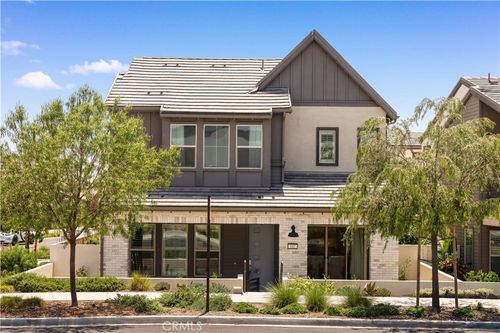 112 Sentosa, Irvine, CA, 92618-1457 | Card Image