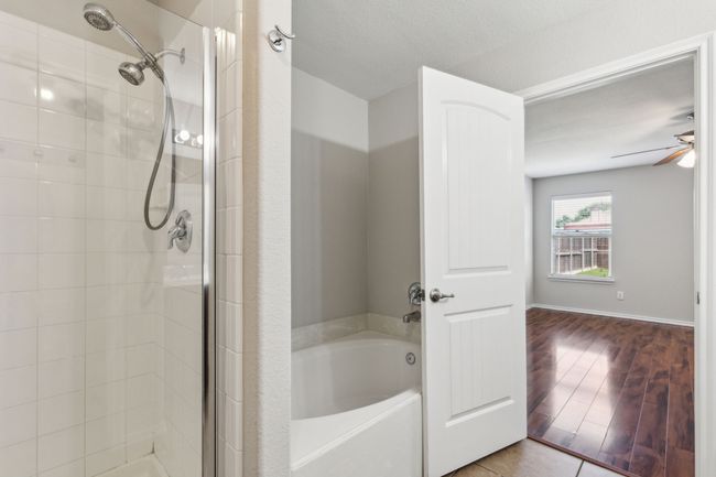 4006 Autumnwood Ln, House other with 3 bedrooms, 2 bathrooms and null parking in Heartland TX | Image 23