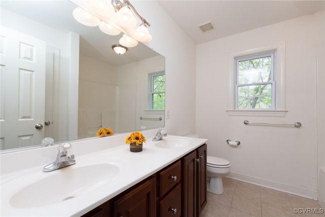 Full hall bathroom with double vanity | Image 36