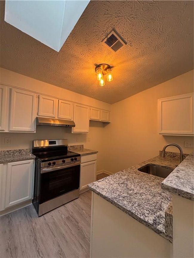 4263 Parkview Ct, Condo with 2 bedrooms, 2 bathrooms and null parking in Stone Mountain GA | Image 5