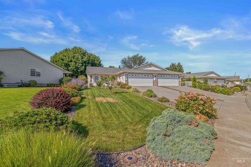b-924 Magnolia St, Lewiston, ID, 83501-4752 | Card Image