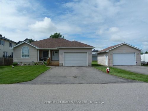 40 Lori Lane, Chesterville, ON, K0C1H0 | Card Image