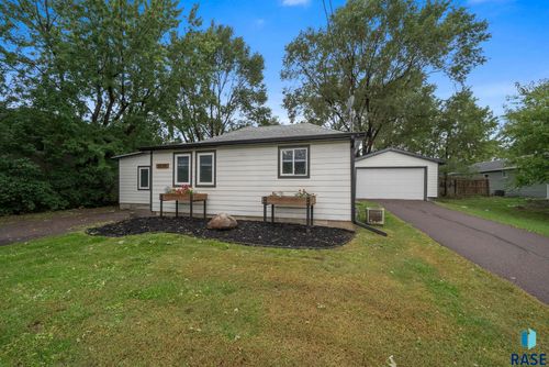 3239 N Lewis Ave Avenue, Sioux Falls, SD, 57104 | Card Image