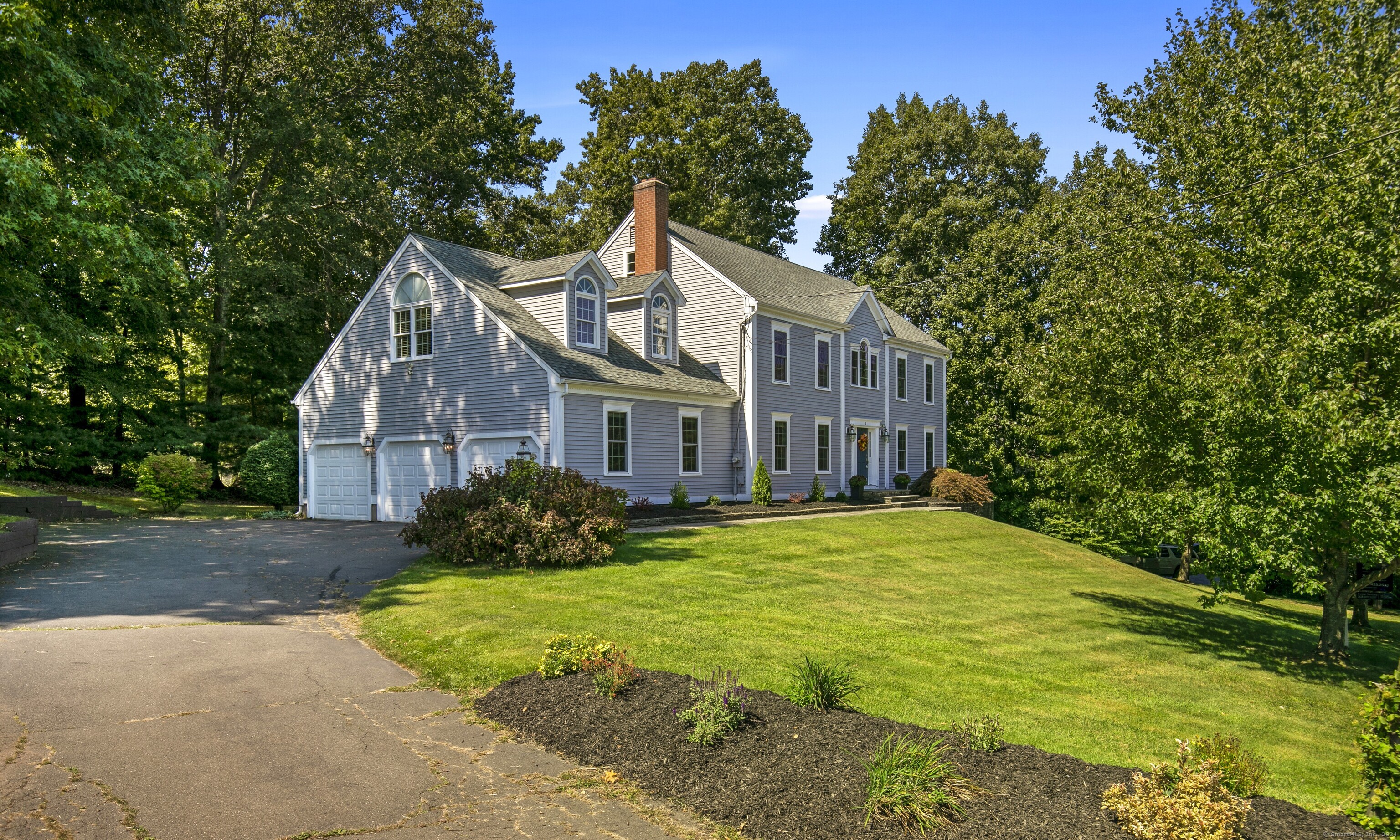Cobblestone Dr, Hamden, CT 06518