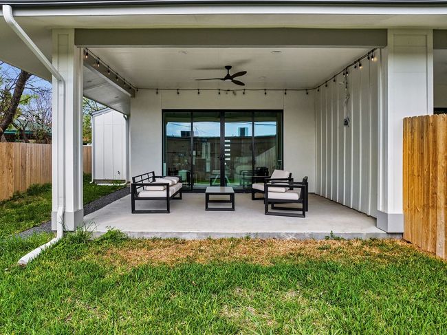 B - 8003 Gault St, Condo with 3 bedrooms, 4 bathrooms and 2 parking in Austin TX | Image 4