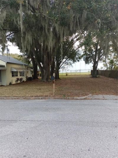 20 E 3rd Street, House other with 3 bedrooms, 2 bathrooms and null parking in Frostproof FL | Image 2