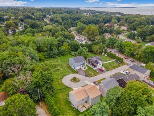 5 Village Rd, Warren, RI, 02885-4240 | Card Image