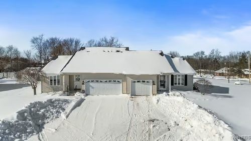 4753 E Highland Pkwy, Buffalo, NY, 14219-2953 | Card Image