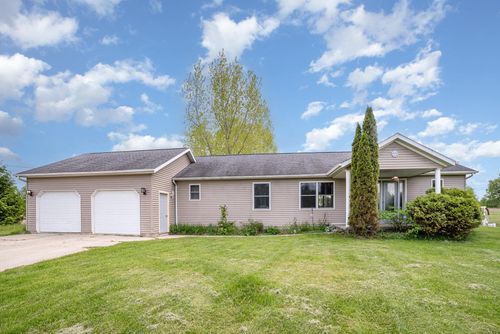 10745 Remick Rd, Blanchard, MI, 49310-9208 | Card Image