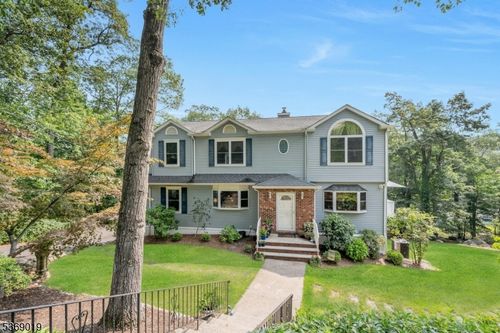 93 Hillside Dr, Bloomingdale, NJ, 07403-1530 | Card Image