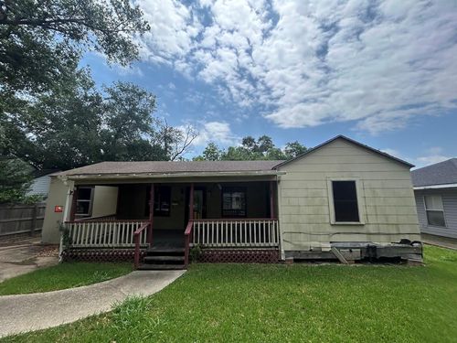 6136 25th St, Groves, TX, 77619-4312 | Card Image