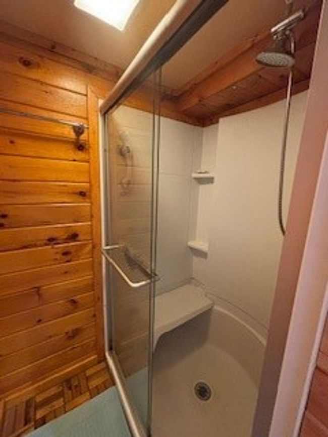 Great walk in shower!! | Image 19