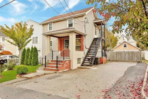 7 Hopper St, Pleasantville, NY, 10570-2905 | Card Image