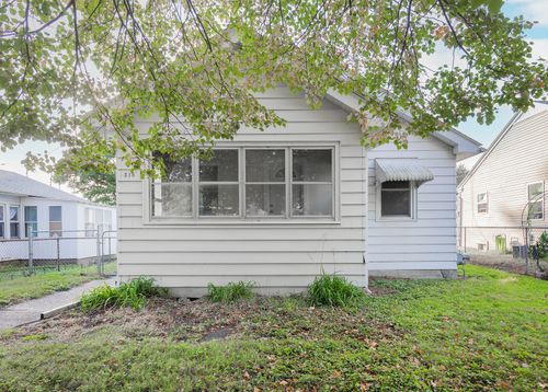 318 S Hazelwood Ave, Davenport, IA, 52802-2155 | Card Image