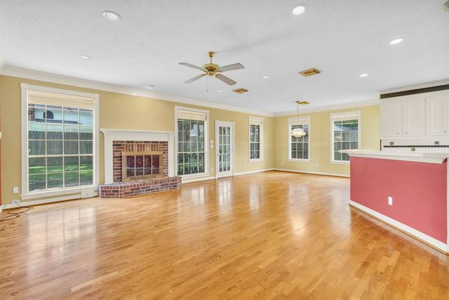 View of the family, breakfast and kitchen. | Image 11