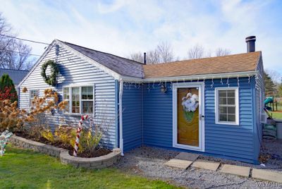 6270 Bear Ridge Road, House other with 3 bedrooms, 1 bathrooms and null parking in Pendleton NY | Image 2