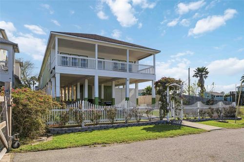1813 Avenue A, San Leon, TX, 77539-7988 | Card Image