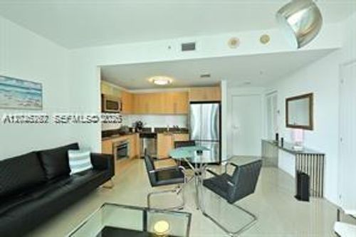 t2609-300 S Biscayne Blvd, Miami, FL, 33131-5312 | Card Image