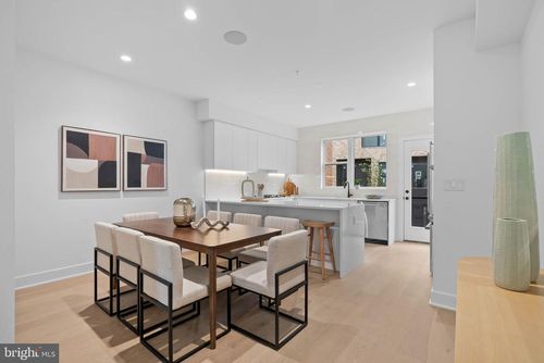 j2-650 Fairmount Ave, PHILADELPHIA, PA, 19123-2704 | Card Image