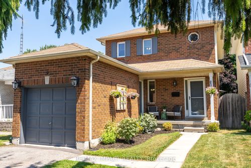 9 Granville Dr, Courtice, ON, L1E2G6 | Card Image
