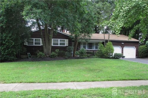 4 Eric Ln, East Brunswick, NJ, 08816-4550 | Card Image