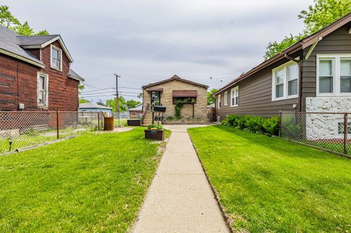 647 Forsythe Ave, Calumet City, IL, 60409-4211 | Card Image