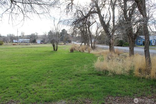 313 E Main, Lind, WA, 99341 | Card Image