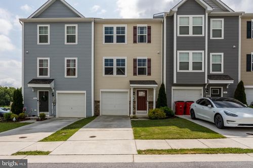 80 Capshaw Rd, MARTINSBURG, WV, 25403-1742 | Card Image