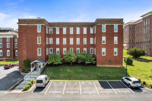 apt-103-101 W Village Dr, STAUNTON, VA, 24401-5078 | Card Image