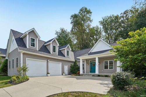 5600 Treeline Dr, Columbus, IN, 47201-3903 | Card Image