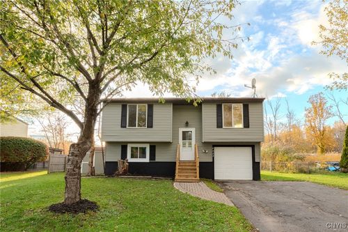 8423 Torchwood Ln, Cicero, NY, 13039-8840 | Card Image