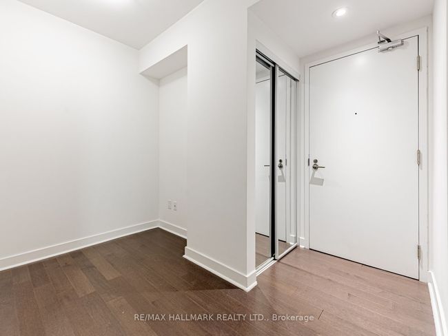 1702 - 58 Orchard View Blvd, Condo with 2 bedrooms, 1 bathrooms and null parking in Toronto ON | Image 5