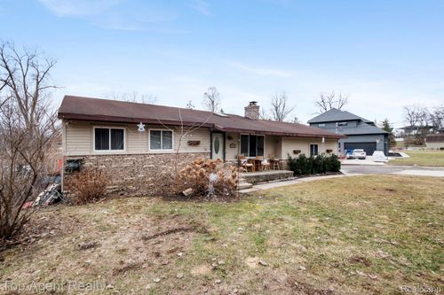 2065 Ridgemont St, Commerce Twp, MI, 48382-3871 | Card Image