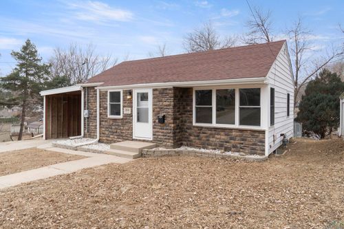 2041 S Cleveland St, Sioux City, IA, 51106-2915 | Card Image