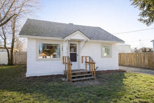 209 W Crawford St, Deer Park, WA, 99006-5061 | Card Image