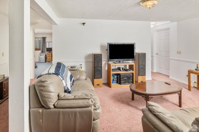 Family Room | Image 30