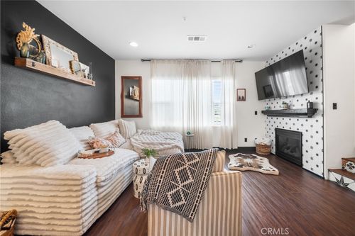 18-6198 Lincoln Ave, Cypress, CA, 90630-2673 | Card Image