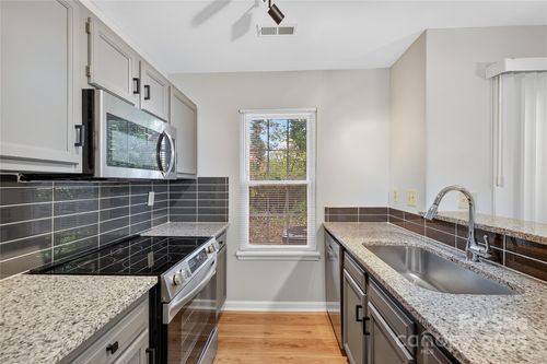 6407 Windsor Gate Ln, Charlotte, NC, 28215-4266 | Card Image