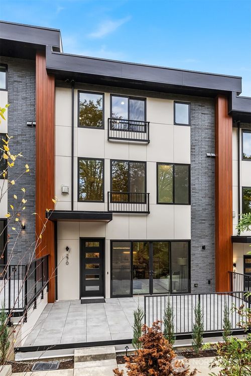 286 118th Ave Se, Bellevue, WA, 98005-3517 | Card Image