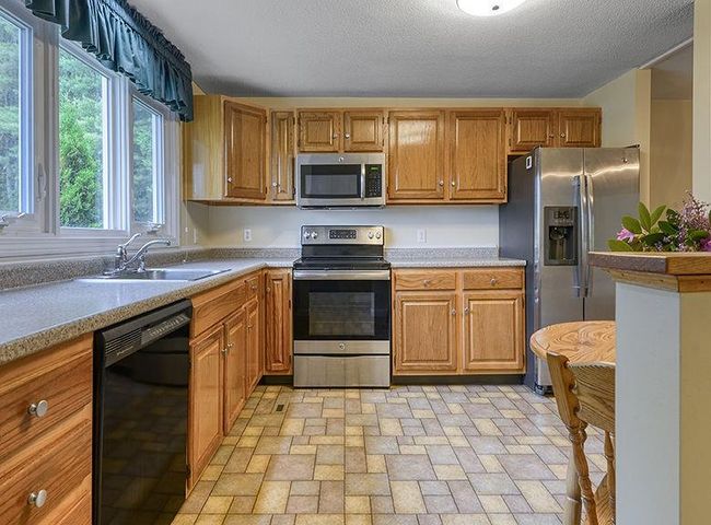 1 Wesley Rd, Condo with 4 bedrooms, 2 bathrooms and null parking in Keene NH | Image 7