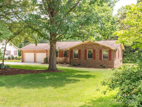 10728 Forest Dr, Matthews, NC, 28105-2704 | Card Image