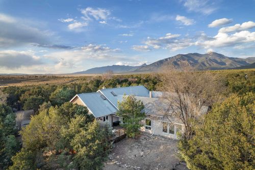 635 Don Nicholas Rd, Taos, NM, 87571-6439 | Card Image