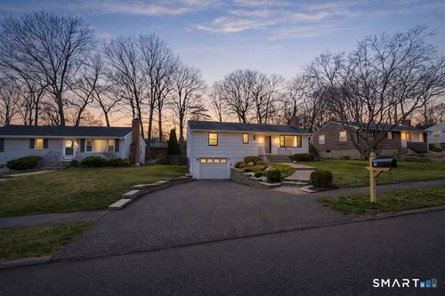 9 Cobblers Ln, Norwalk, CT, 06851-1012 | Card Image