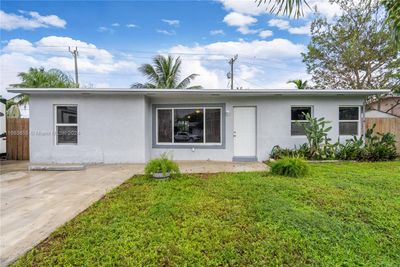 2560 Ne 8th Ter, House other with 3 bedrooms, 2 bathrooms and null parking in Pompano Beach FL | Image 1