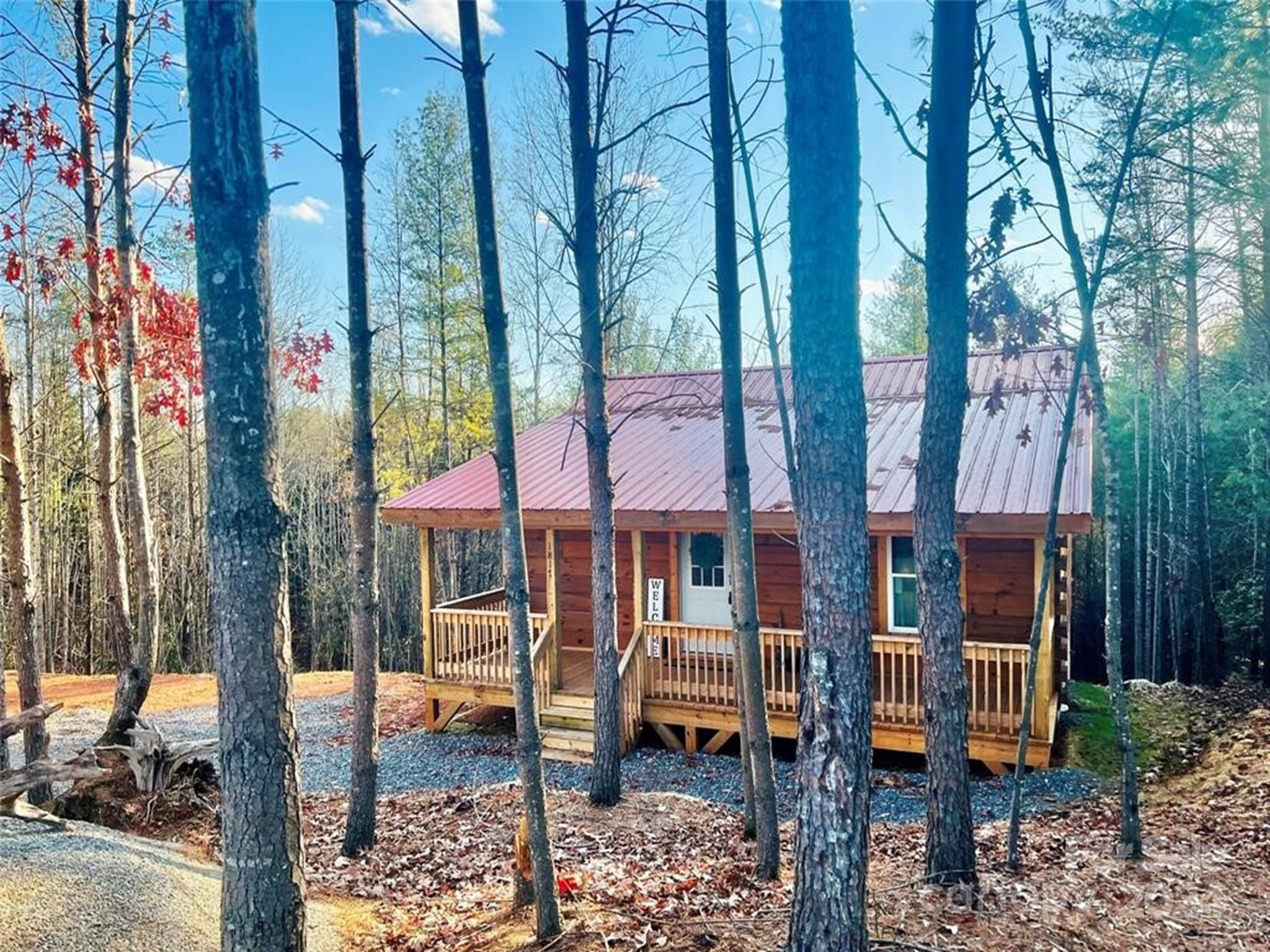 Blowing Pines Ct, Lenoir, NC 28645
