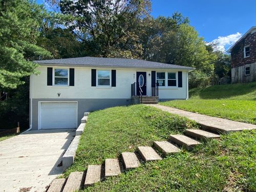 917 E Happy Hollow Dr, Clarksville, TN, 37040-4110 | Card Image