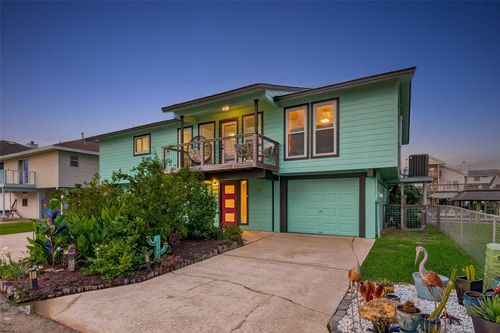 9 N White Heron Dr, La Marque, TX, 77568-6545 | Card Image