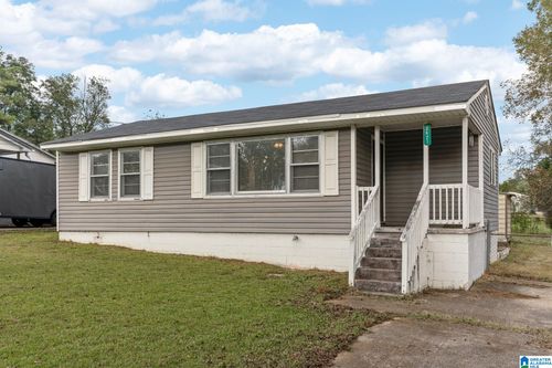 2421 Circle Dr, HUEYTOWN, AL, 35023-3031 | Card Image
